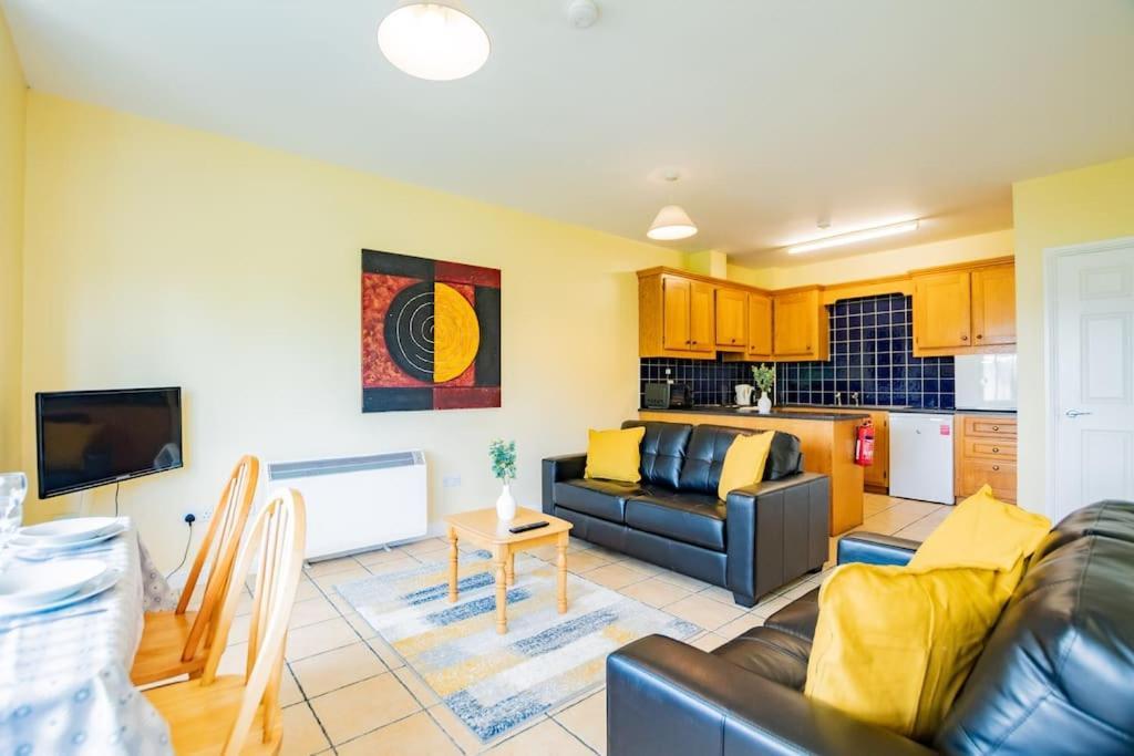 Apartment 74 - Affordable 3 Bed With Parking *