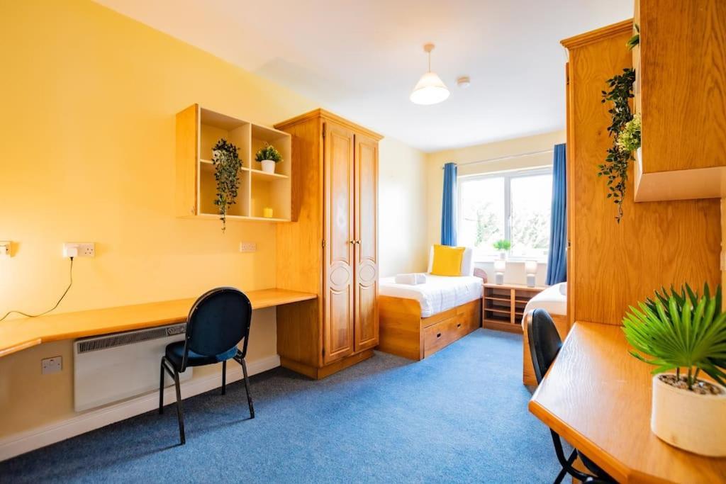 74 - Affordable 3 Bed With Parking *
